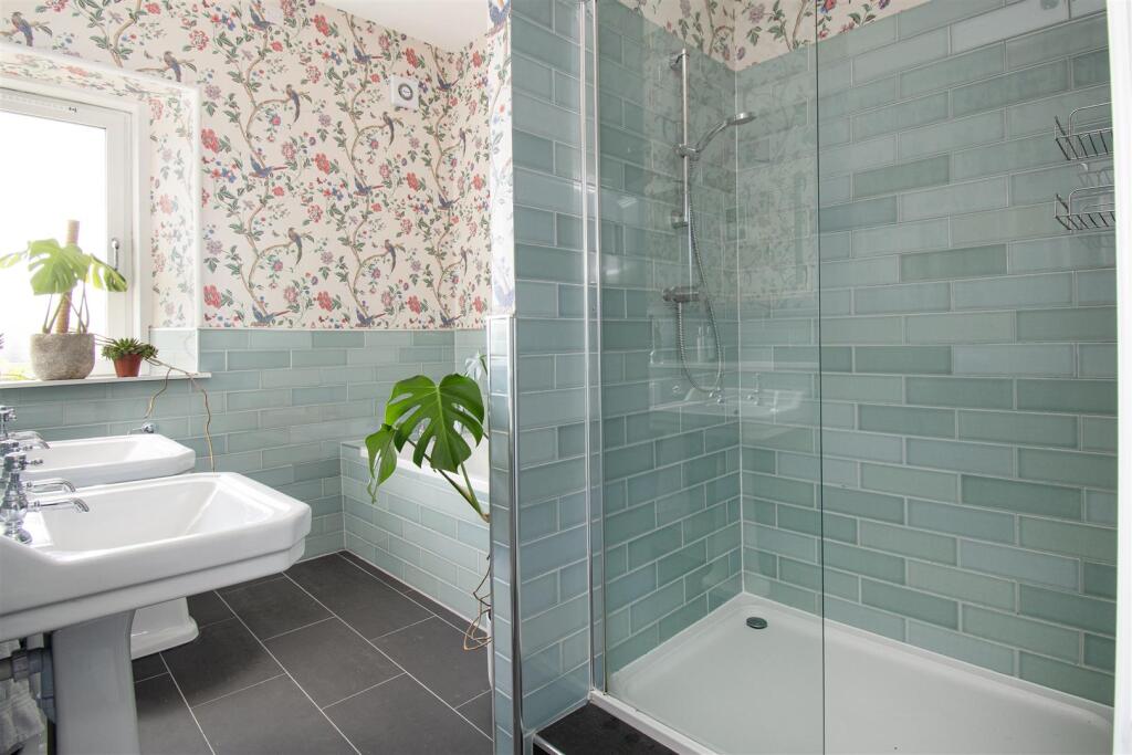 bathroom (1).jpg