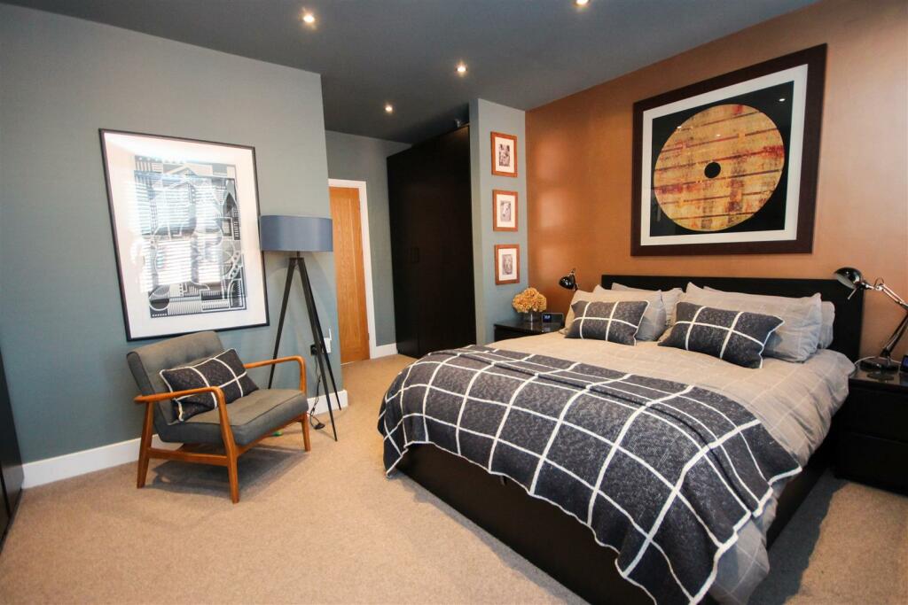 Master Bedroom 1.jpg