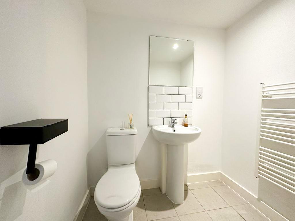 Toilet.jpg