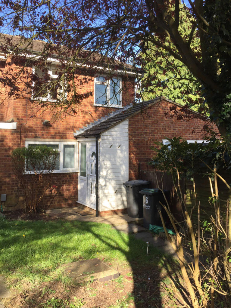 2 or 3 Bedroom Terraced for Rent