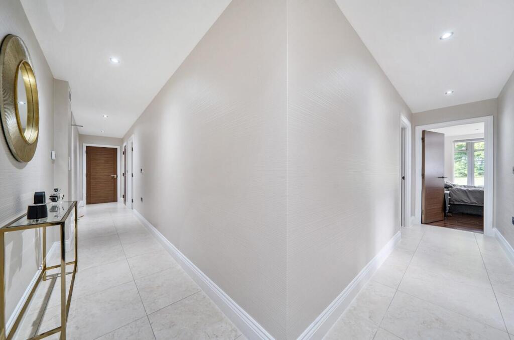 Davidson Frost-Wellings, DFW, Argyll House, Hallwa