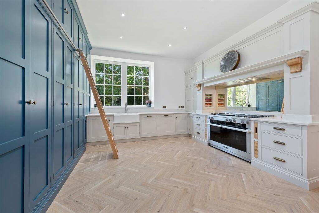 Kitchen2.jpg