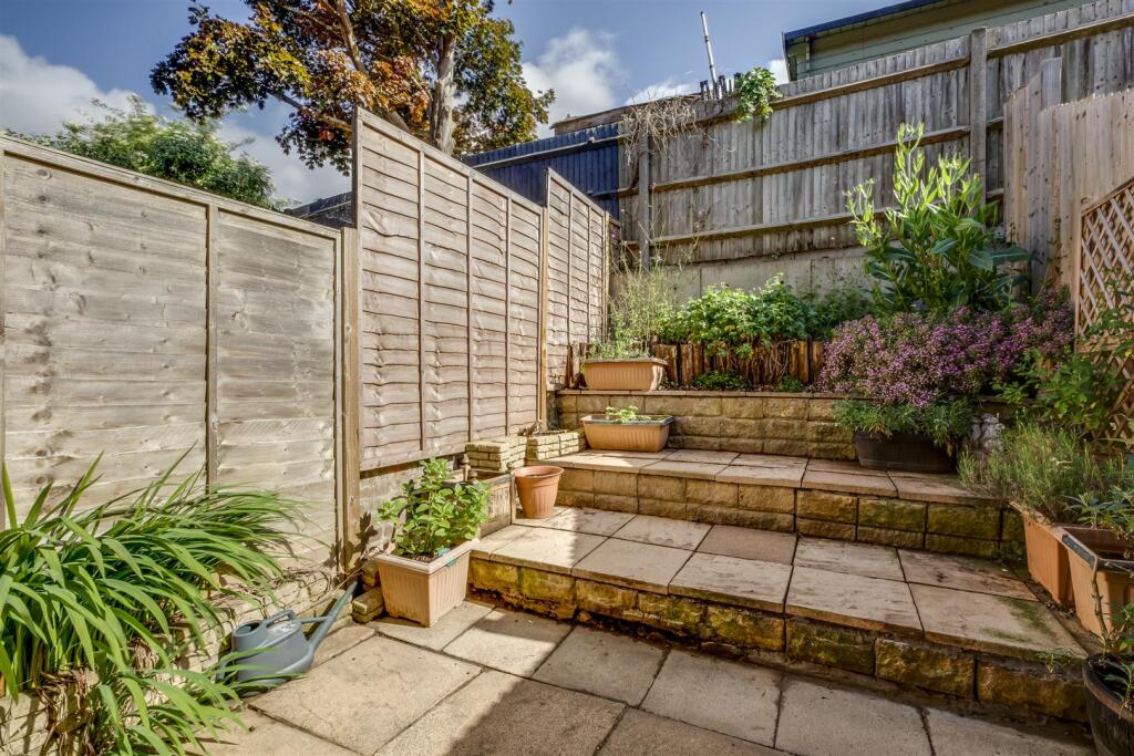 12 Old Coach Drive, HP11 1AS-6.jpg