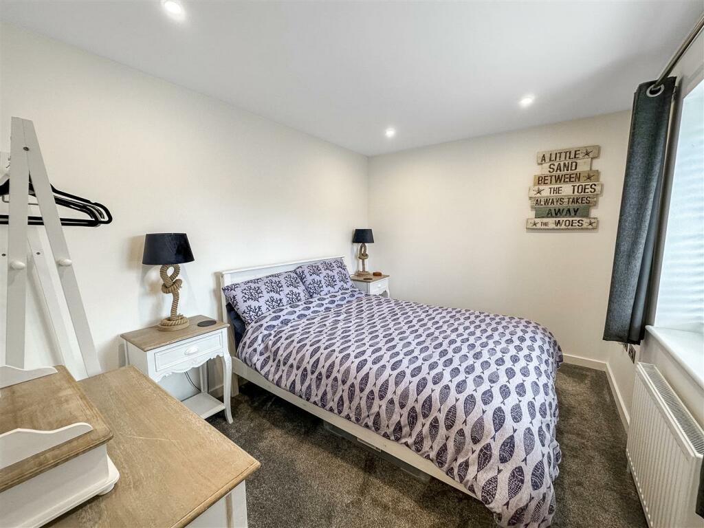 bed 2.jpg