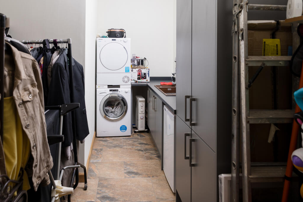 2025-08-07 WALKER &amp; LEWIS-CEFN-28