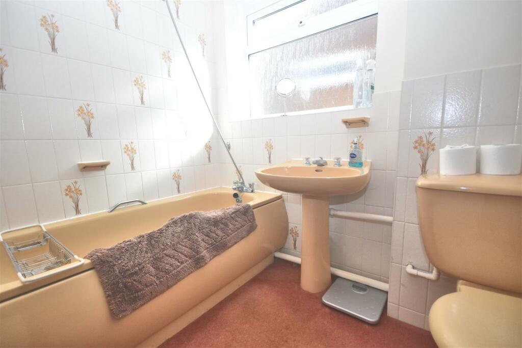Bathroom.jpg