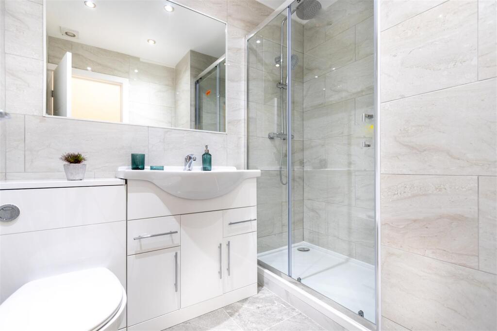 bathroom (1 of 1).jpg