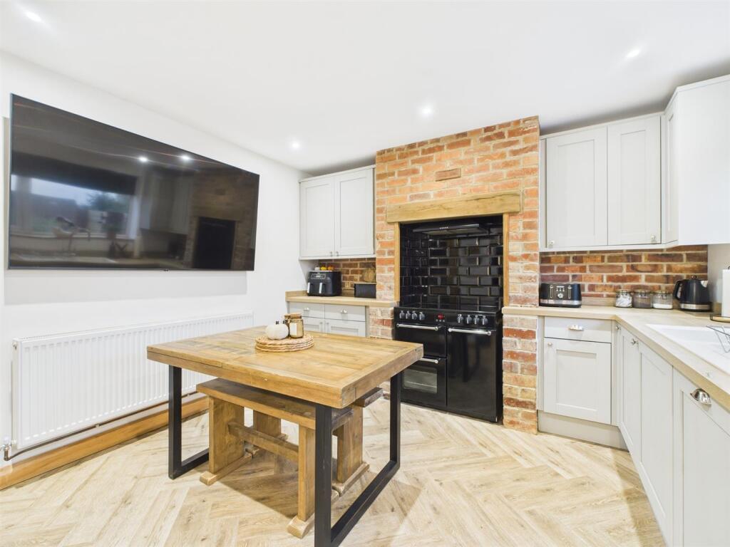 Living Kitchen/Dining Room