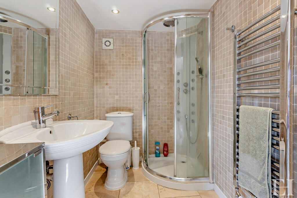 8658493-interiorW...