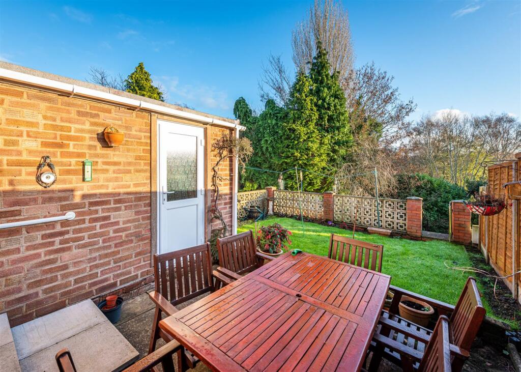 12 Kirkstone Crescent-gdn1.jpg