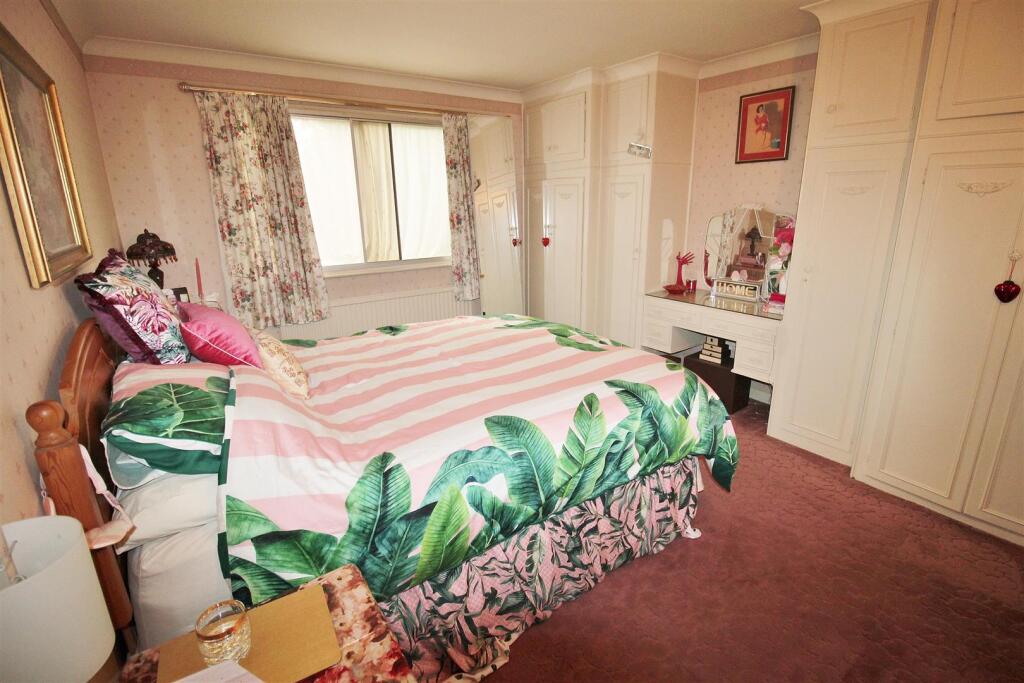 Bedroom 1.JPG