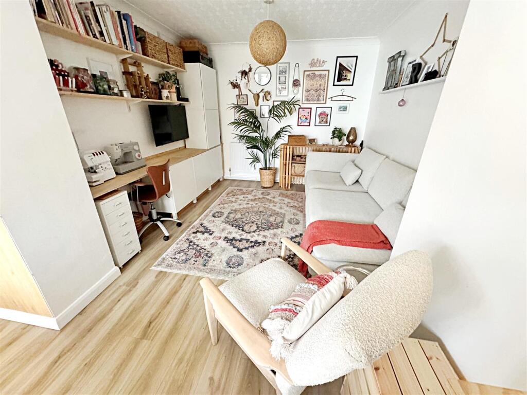 SNUG/LIVING AREA