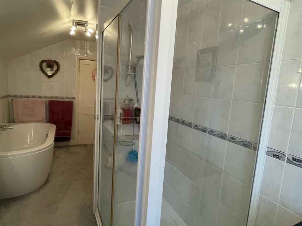 Shower;.jpg