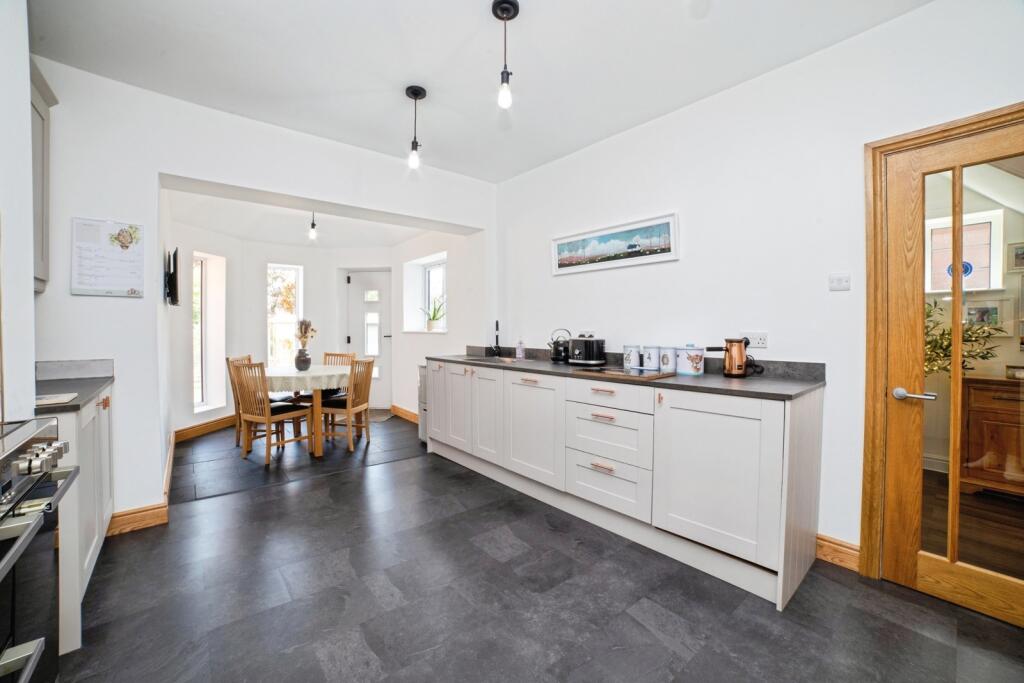 Photo- Kitchen Dinin