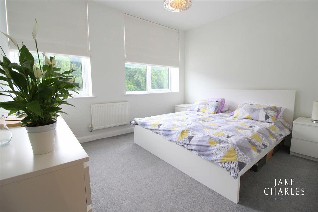 bedroom .jpg