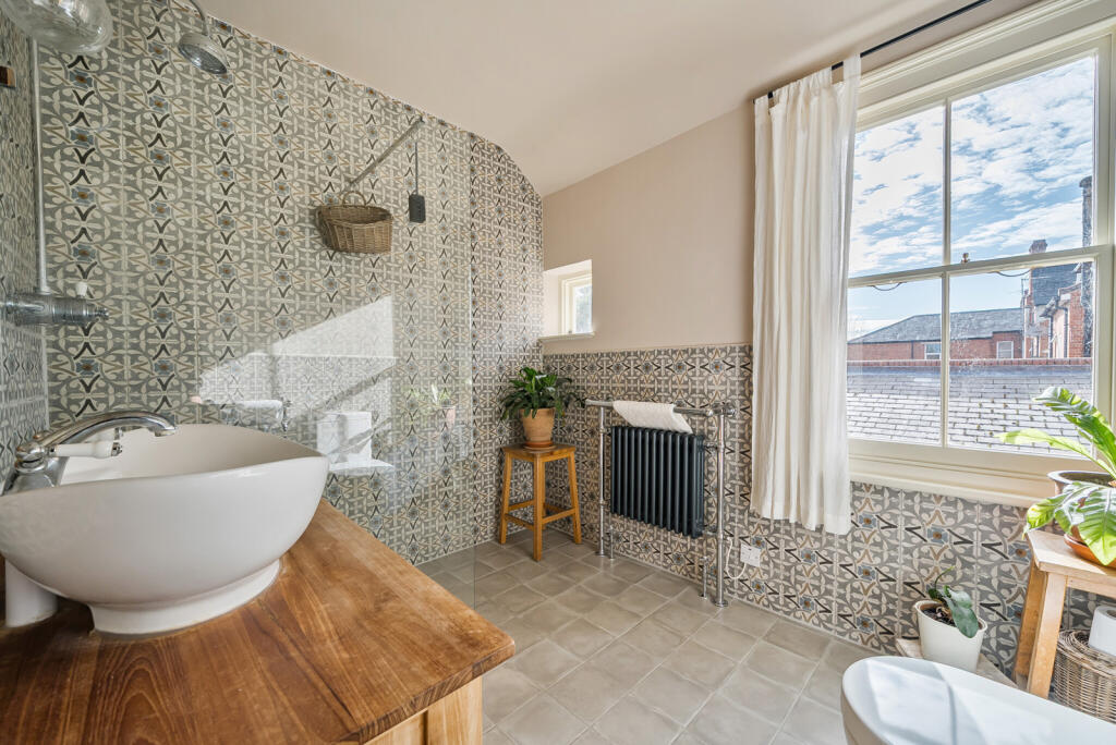 1358700-6-68d26ae...