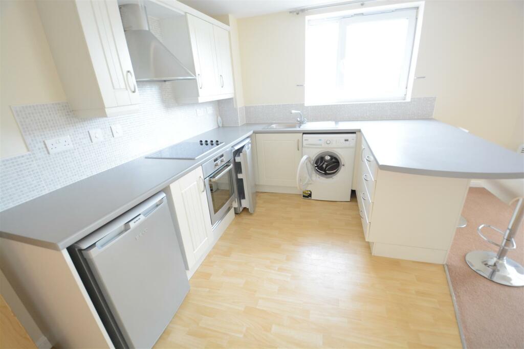 KITCHEN / DINER / LIVING