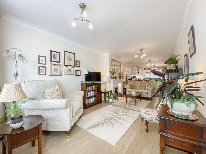 LIVING ROOM/DINER/KITCHEN