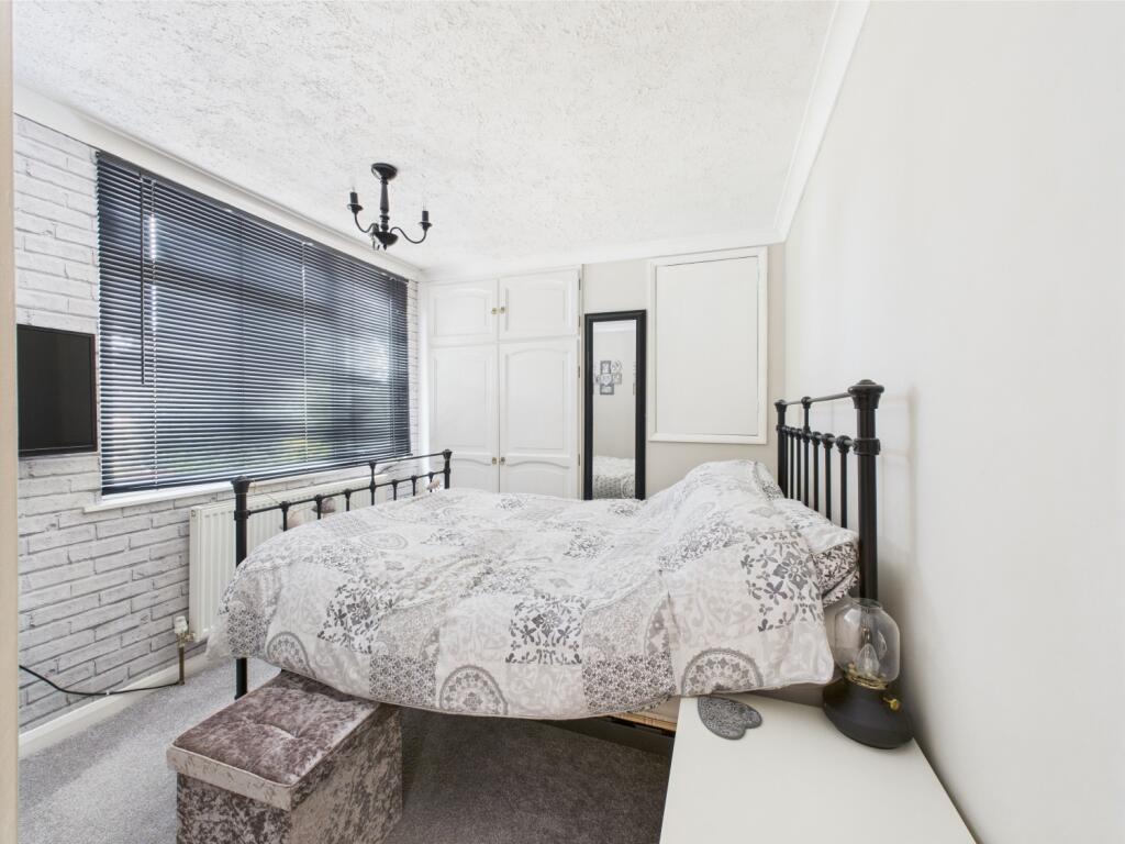 17. CAM04922G0-PR0020-STILL015