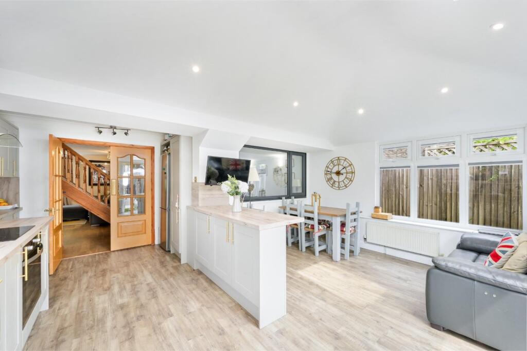 FLEETWOOD CLOSE (7).jpg