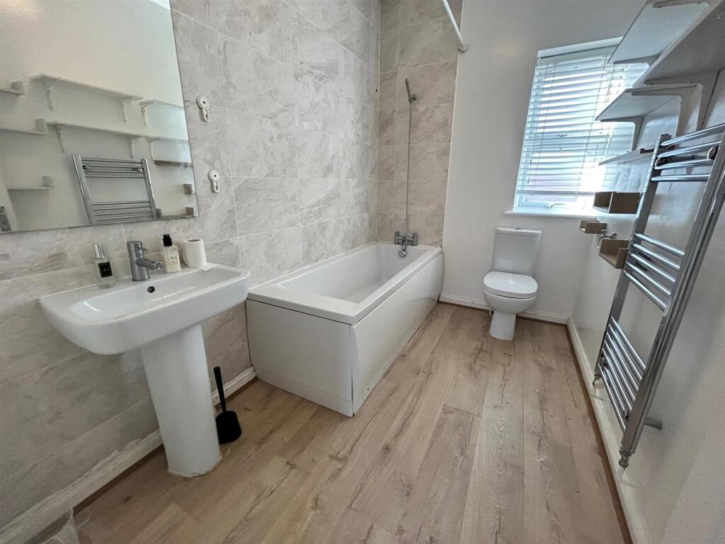 Bathroom NN.jpg