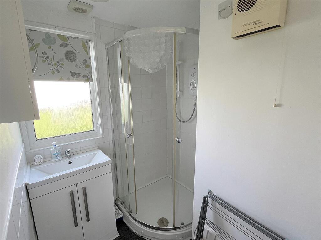 Shower Room.jpg