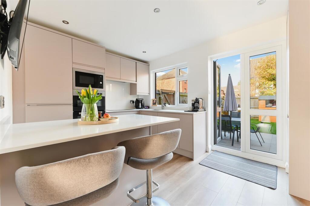 FARRIERS ROAD, 113 TPA EPSOM S- (1).jpg