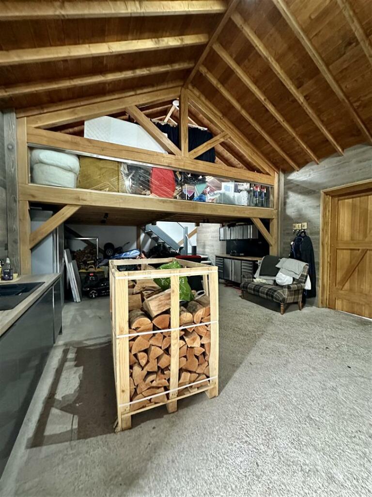 Garage/Workshop