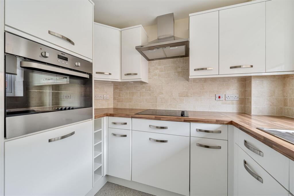 Kitchen (3).jpg