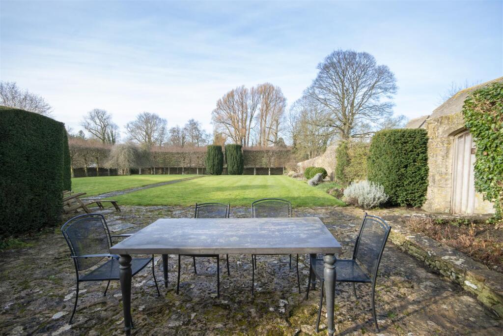250125PoultonManor-1040.jpg