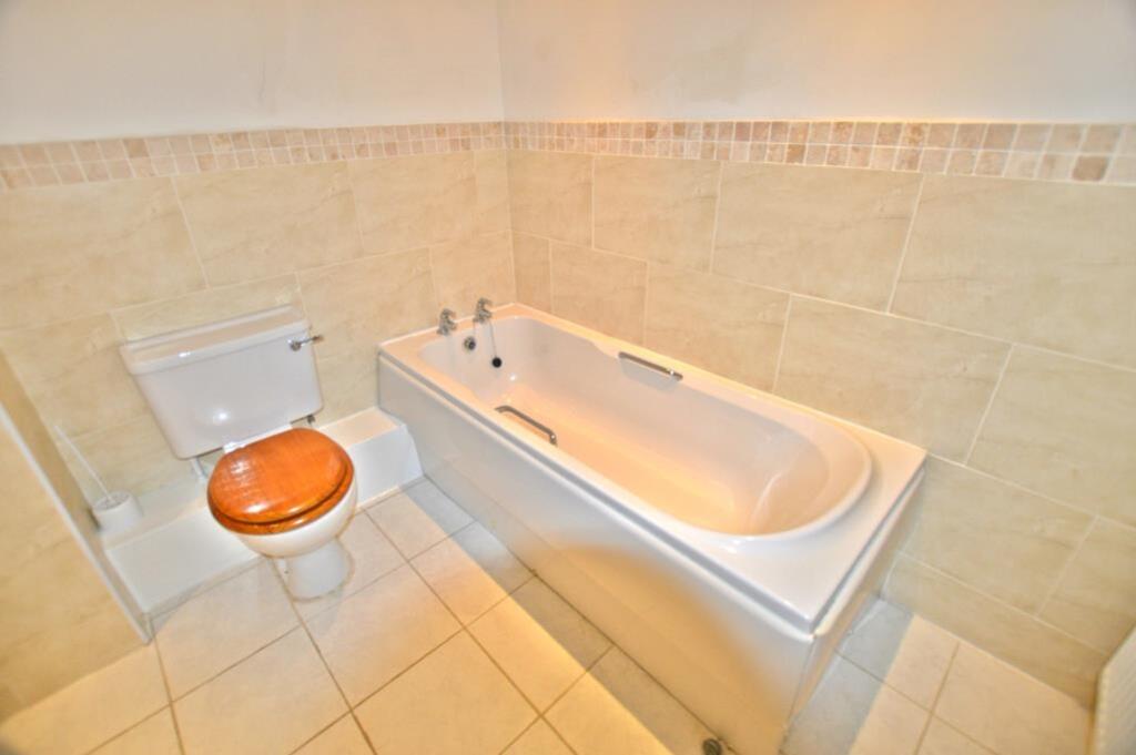 master ensuite bath_lge