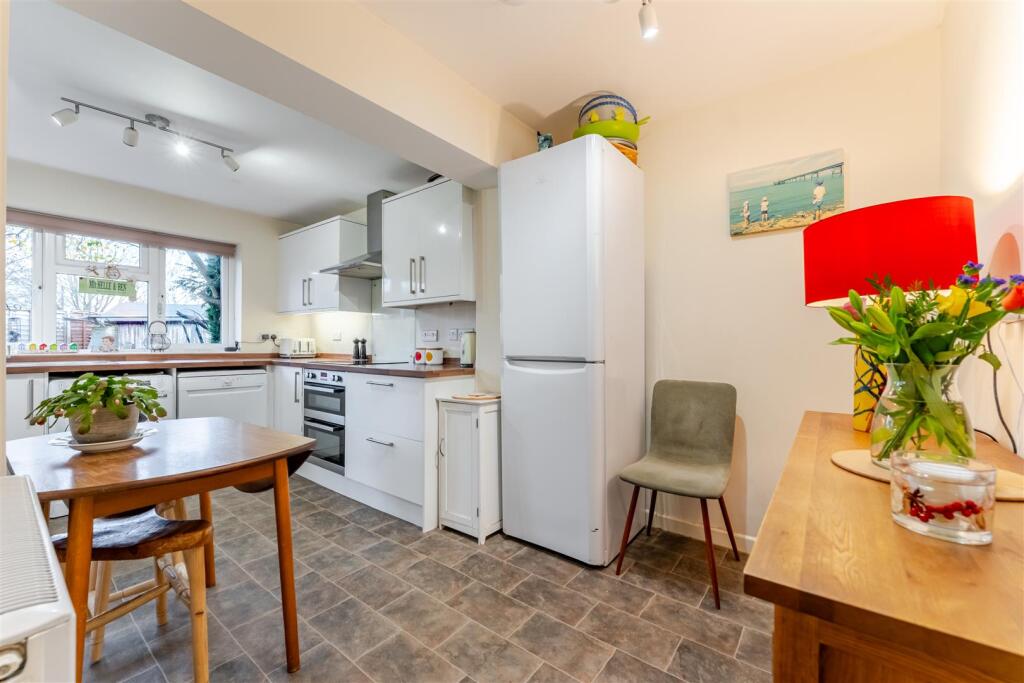 17 Court Avenue, Yatton32.jpg