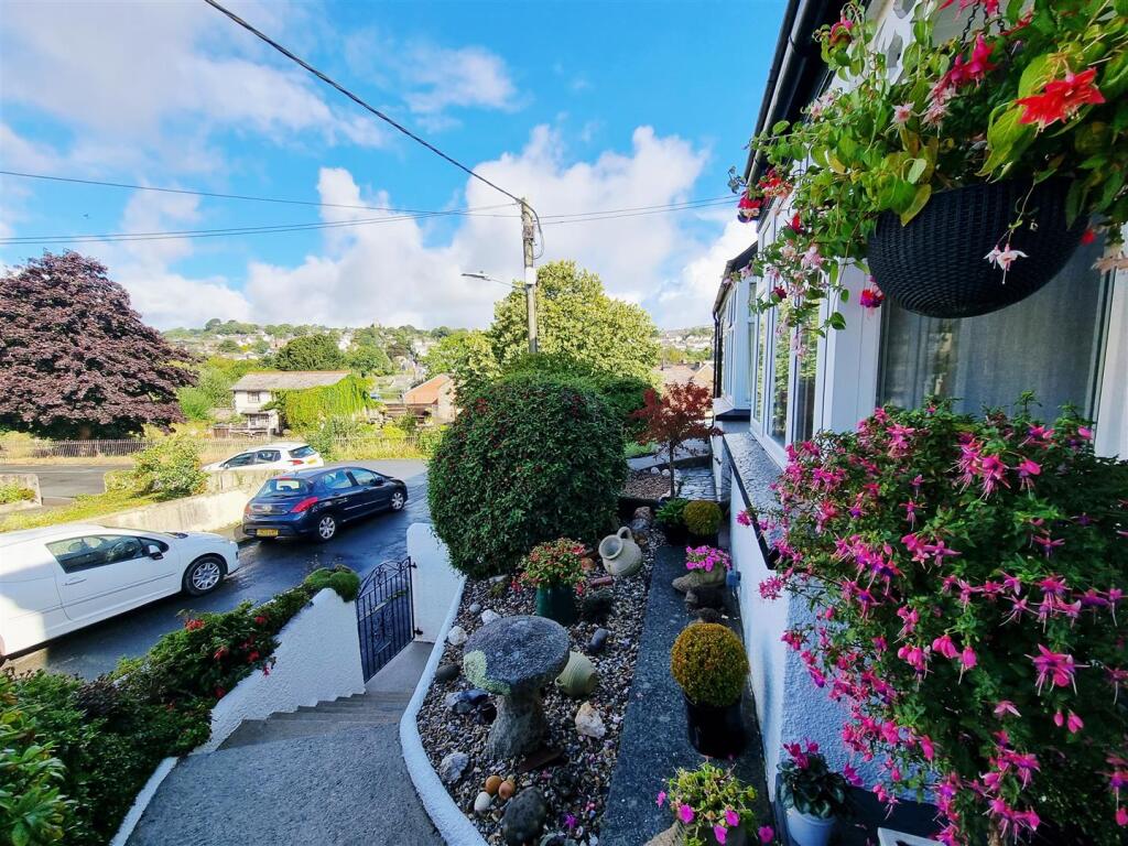 Front garden.jpg