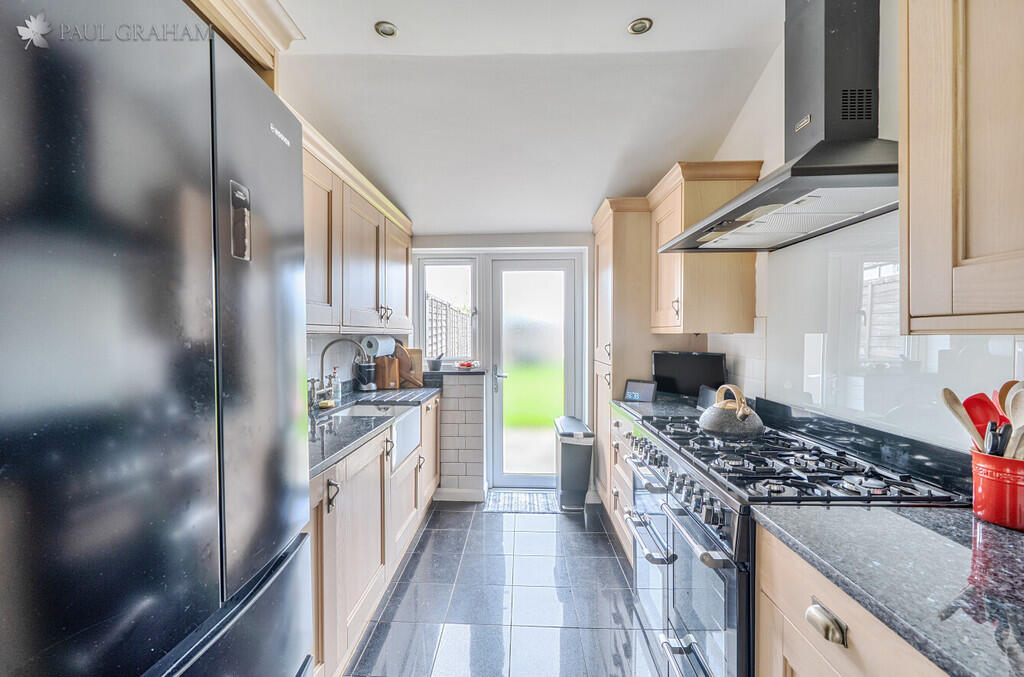 fb6dd5ae-cf54-44e...