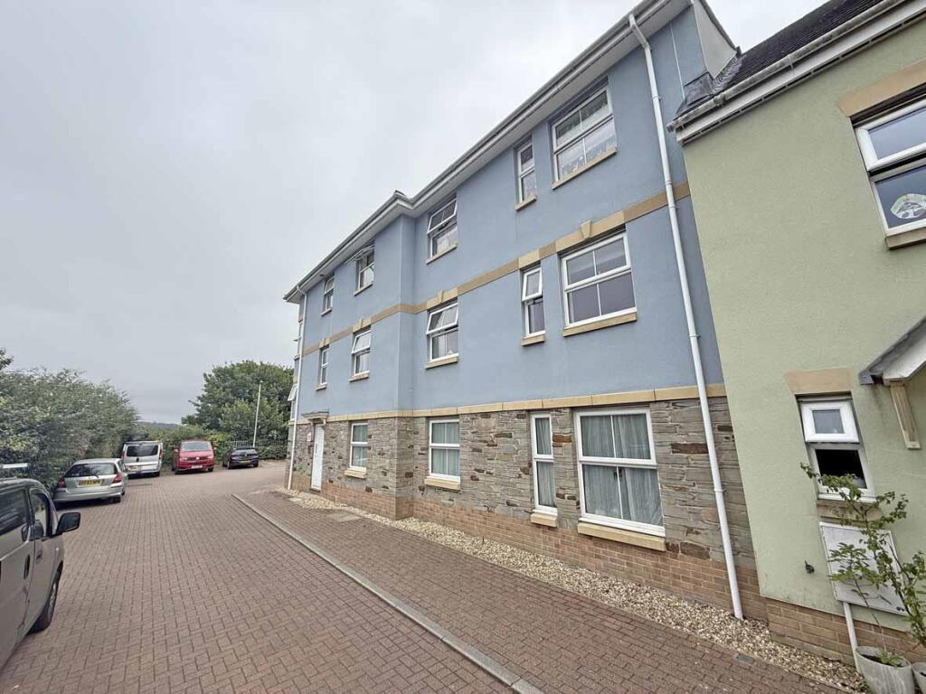 Junction Gardens 100 - Front 2.jpg