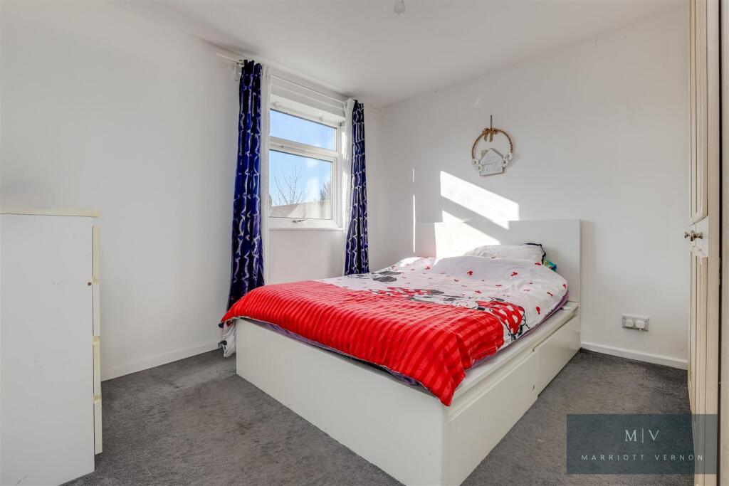 St. Clairs Road 45 MV-1.jpg