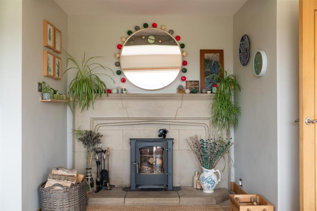 Living Room-4.jpg