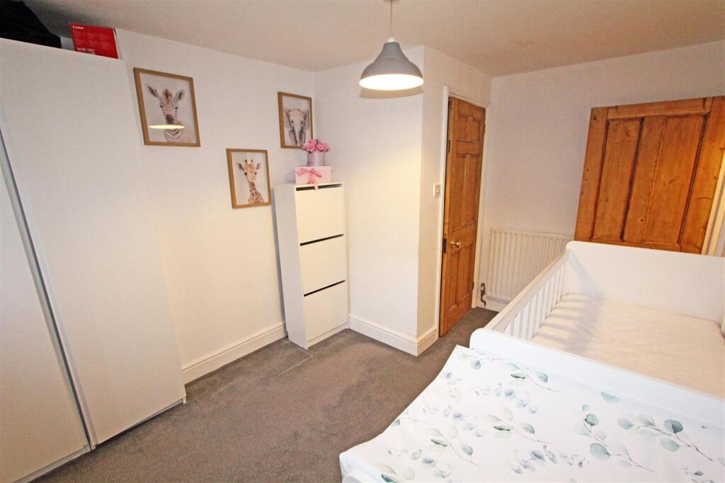 IMG_7058 bed2 door.jpg