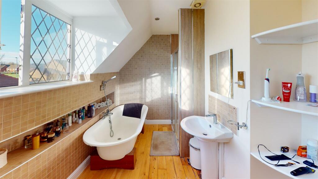 1-Badby-Road-West-Daventry--Bathroom 3.jpg