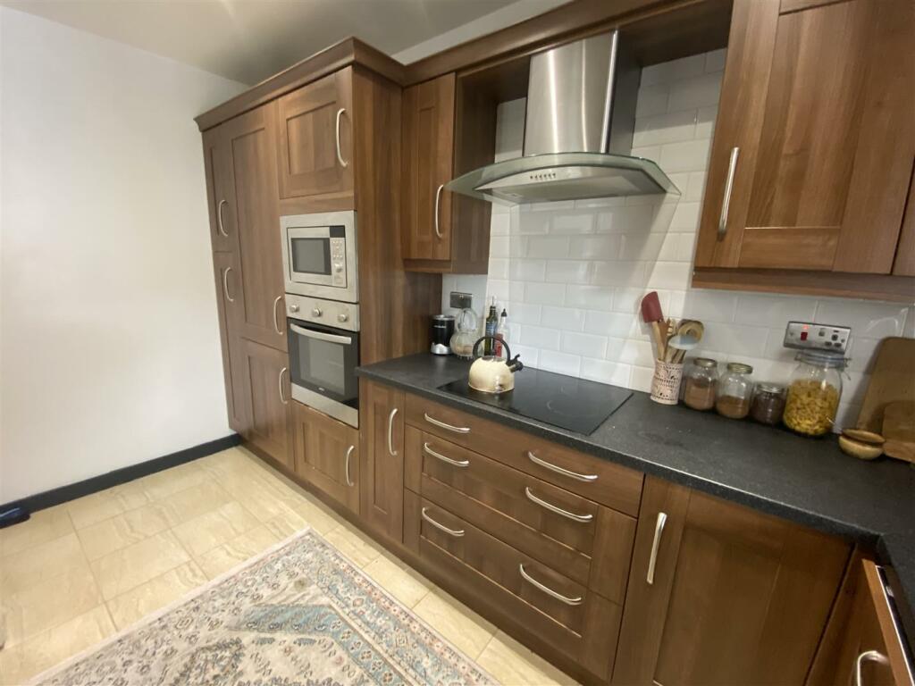KITCHEN/BREAKFAST ROOM