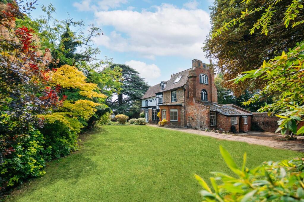 St. Nicholas, Bury St. Edmunds [Garden] 01 v2 LOW 