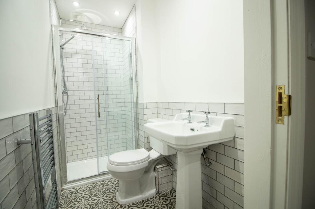Bright and clean bathroom with a classic white ...