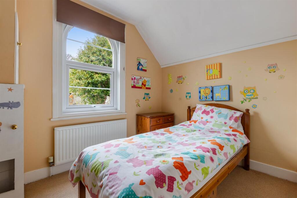 A28 - 26 College Road Newton Abbot - 250422.jpg