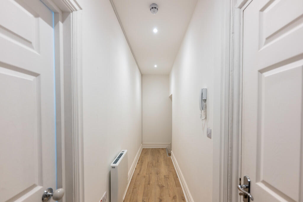 Flat 4 13-14-1