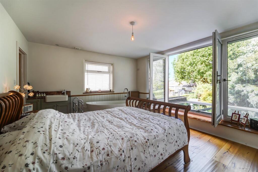 MANOR GREEN ROAD (15).jpg