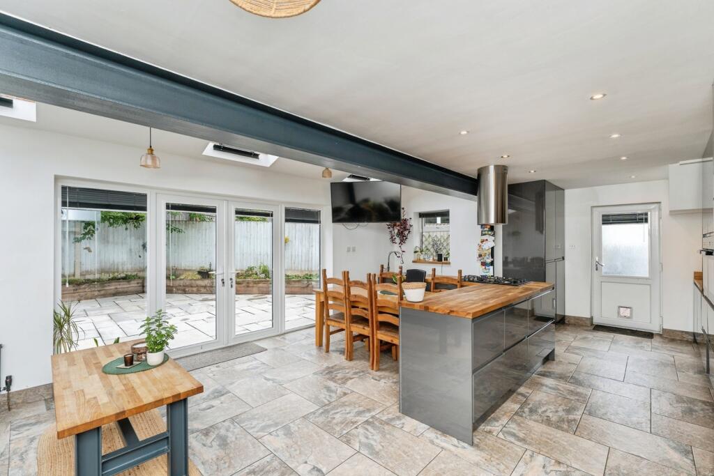 Kitchen/ Family Room