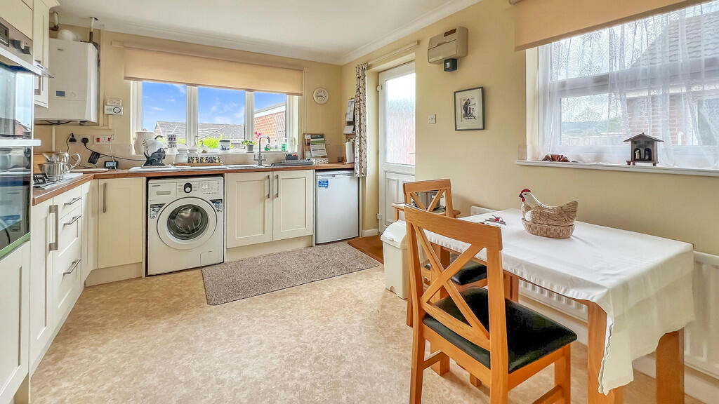 Kitchen/dining ro...