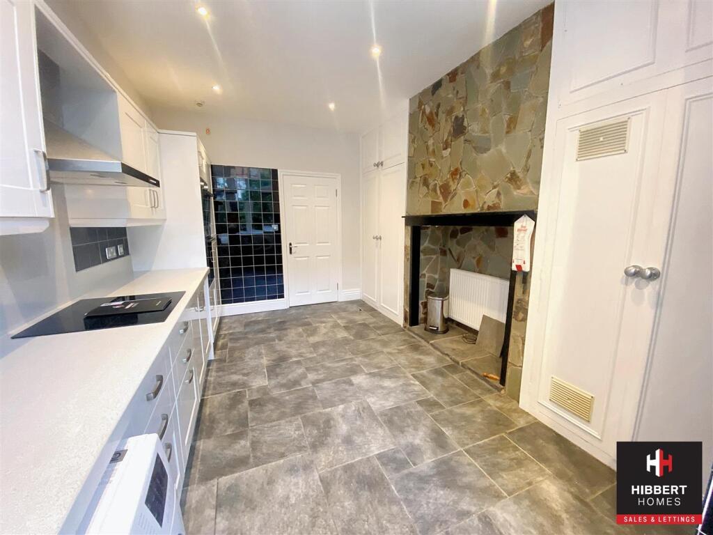 kitchen 1.jpg