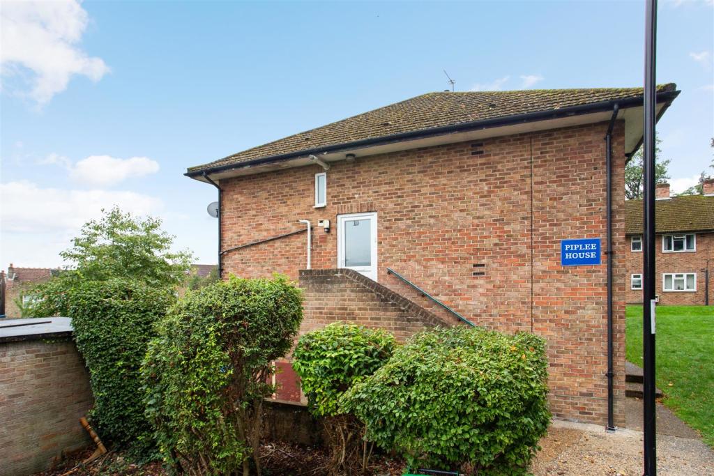 10 Haling Grove, South Croydon London (1).jpg