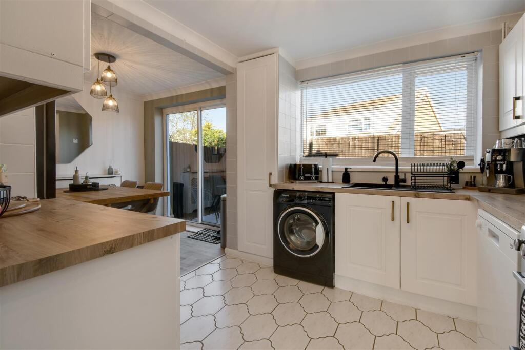 KITCHEN DINING